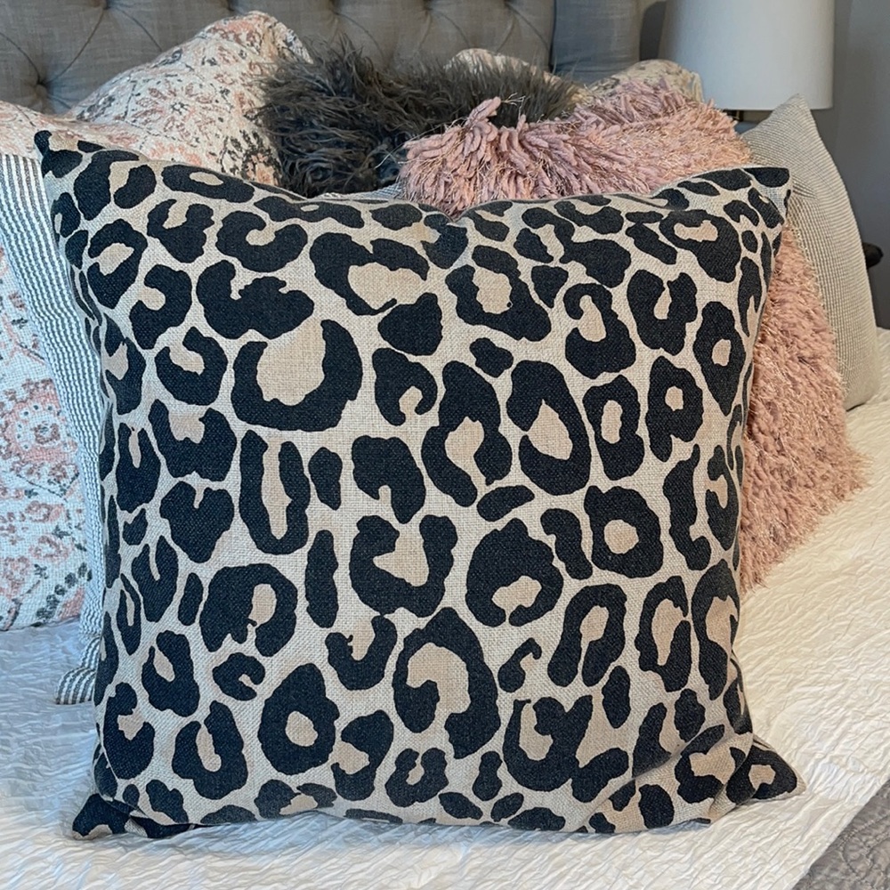❤️Leopard Print Throw Pillow❤️